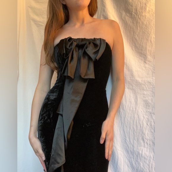 Vintage Black Velvet Bow Dress - Picture 2 of 3